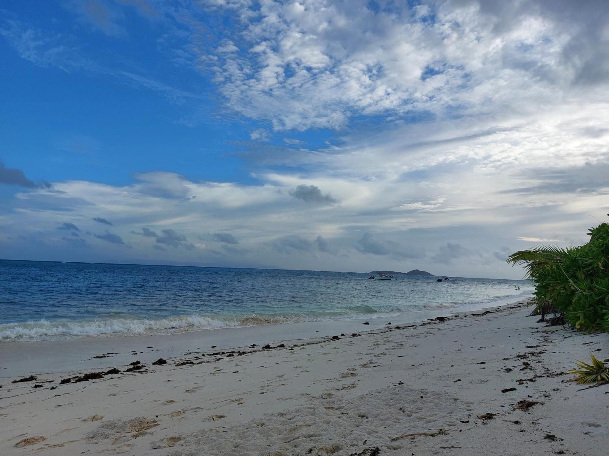 Appartement Blue Sky Self Catering à Grand Anse  Extérieur photo